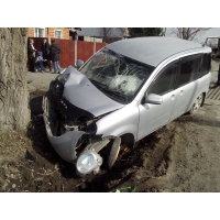 Продам а/м Toyota Sienta битый