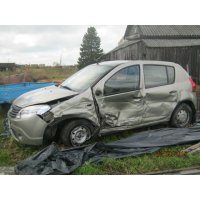 Продам а/м Renault Sandero битый