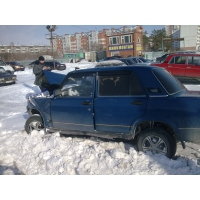 Продам двери салон калеса каробка мост ручки  кррылья задние обе стороны  для ВАЗ 2107